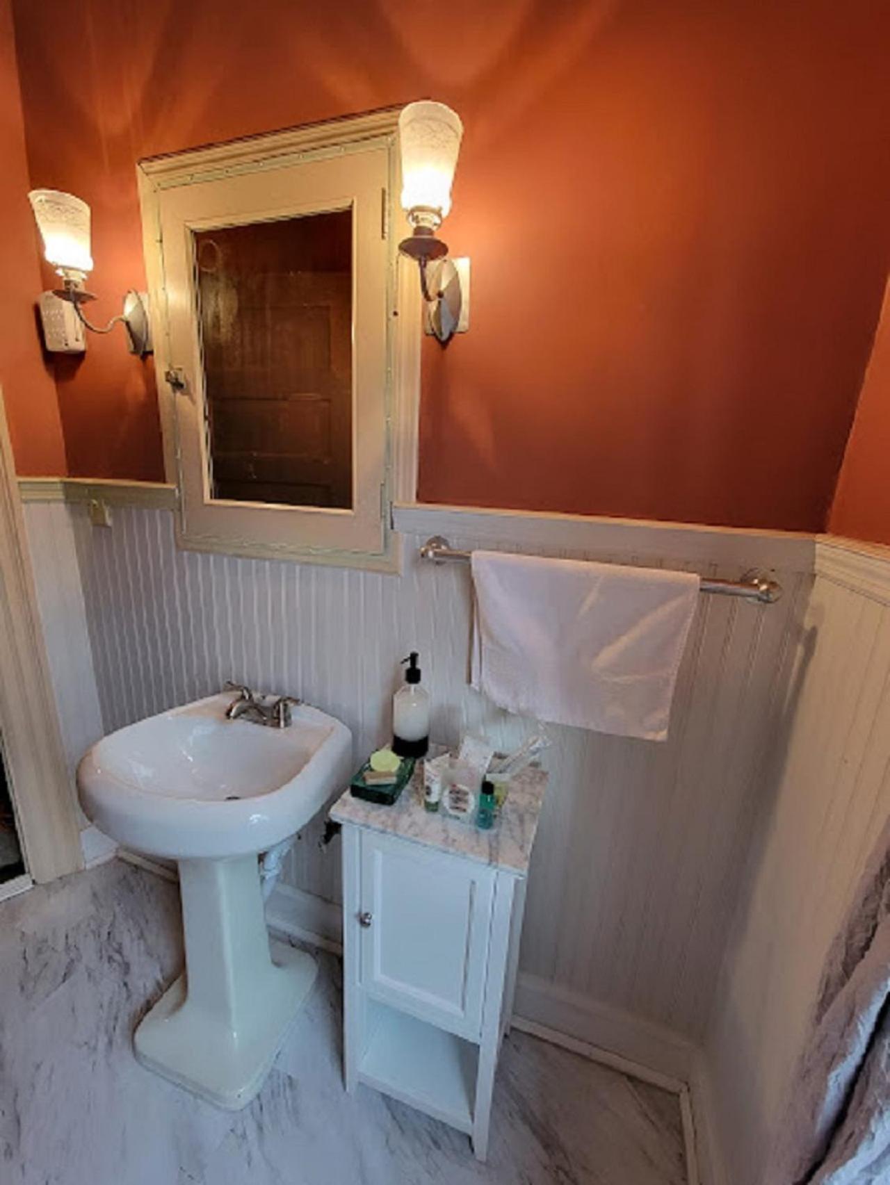 The Kings Throne Inn And Guest House Toledo Buitenkant foto